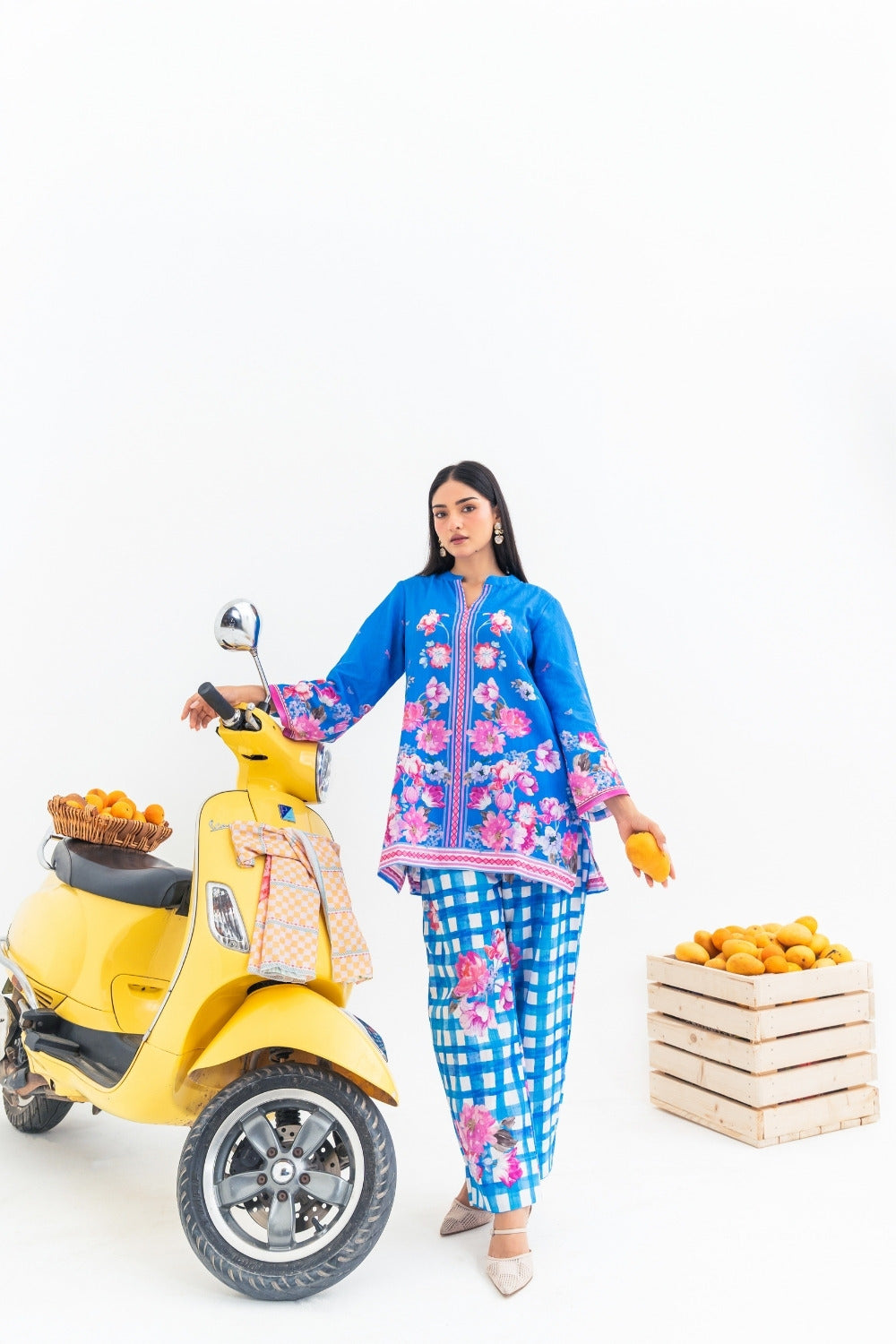 Floral Blue Checker Set