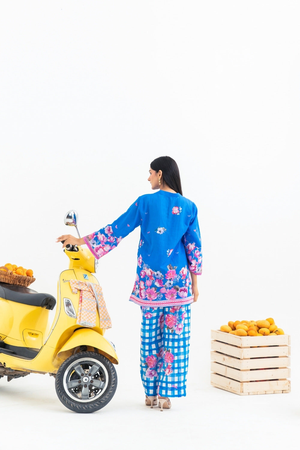 Floral Blue Checker Set