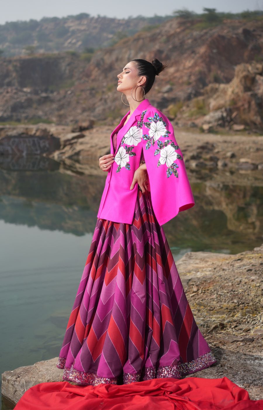 WHITE FLORAL CAPE