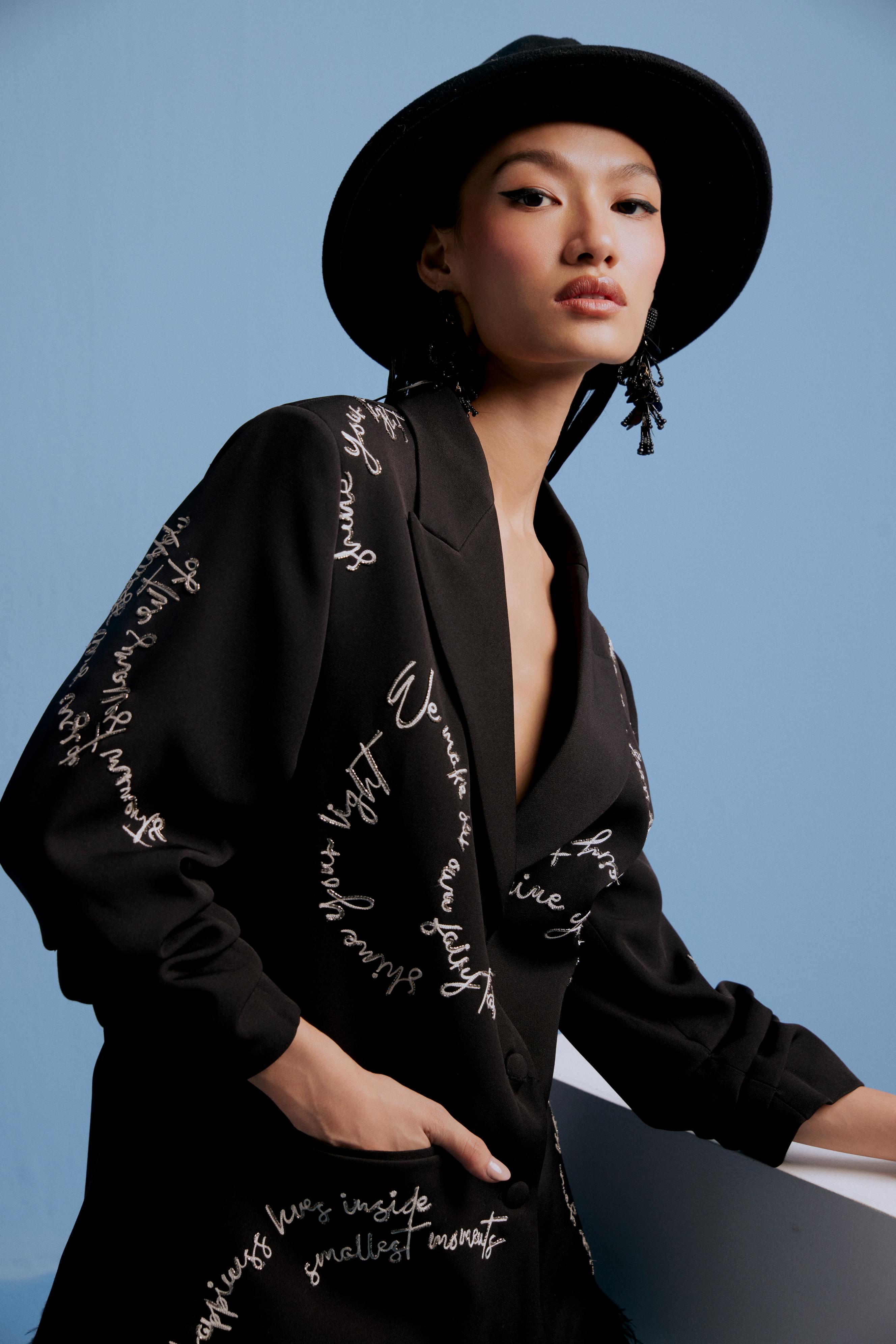 BOLD BLAZER