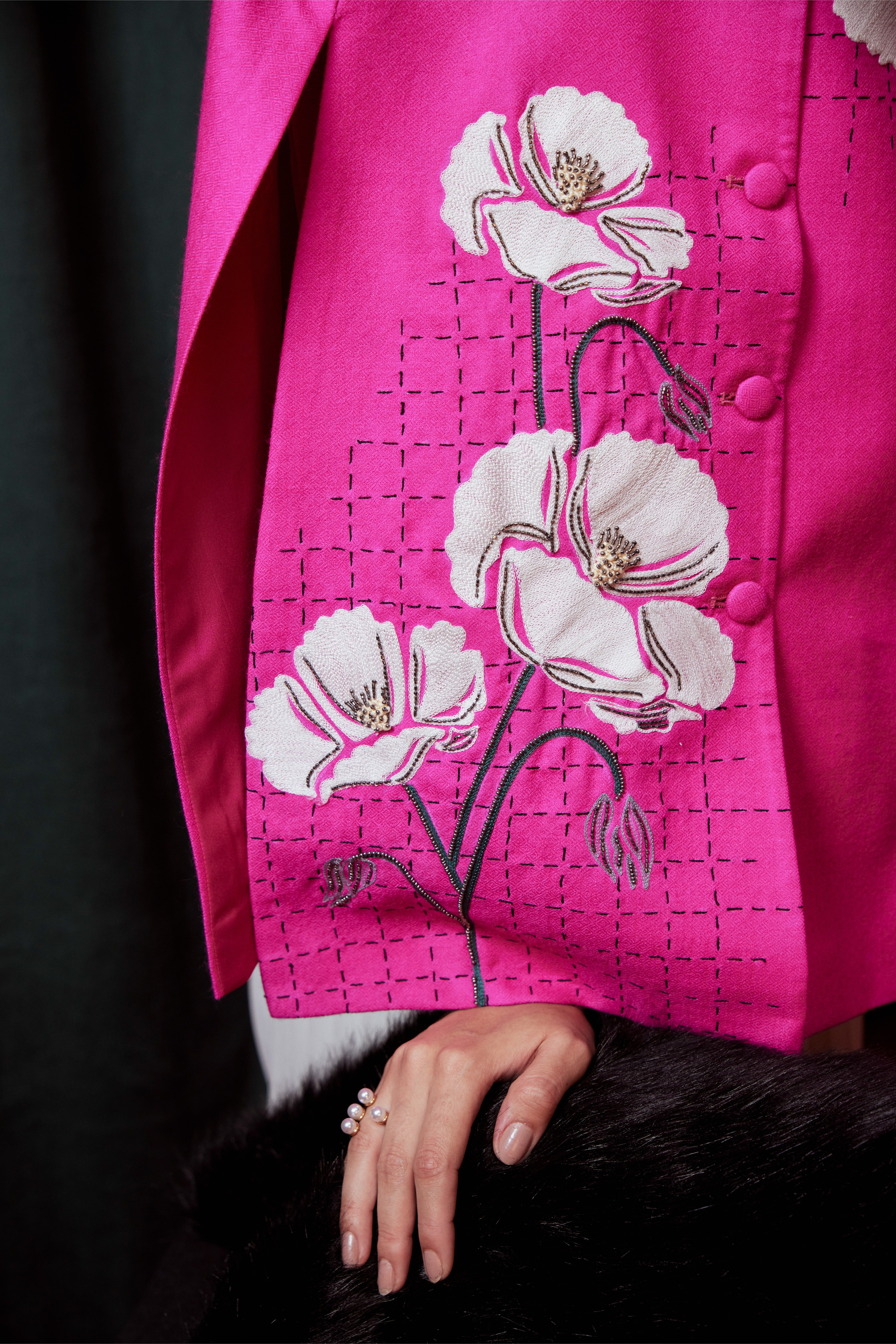 FLOWER MOTIF CAPE