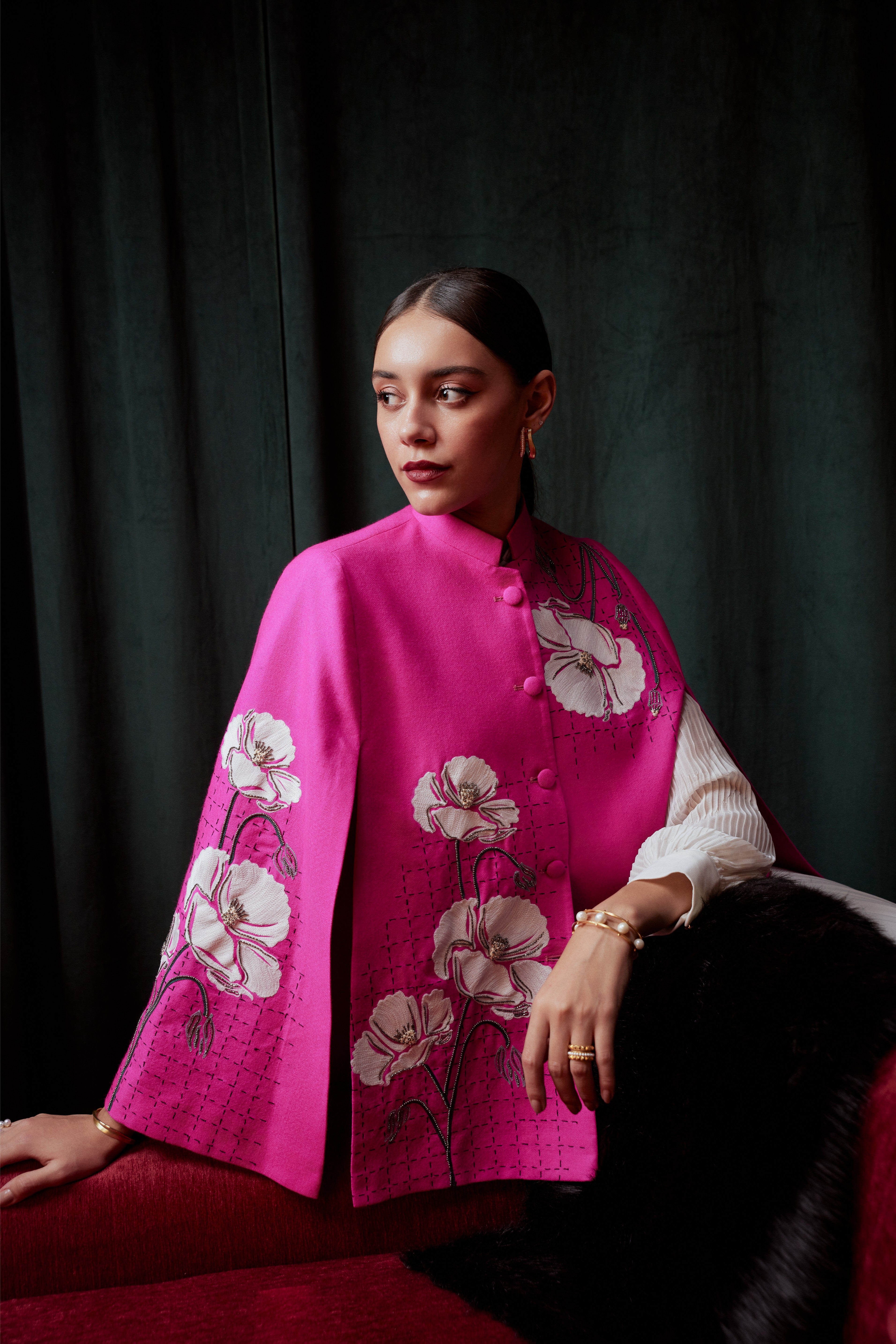 FLOWER MOTIF CAPE