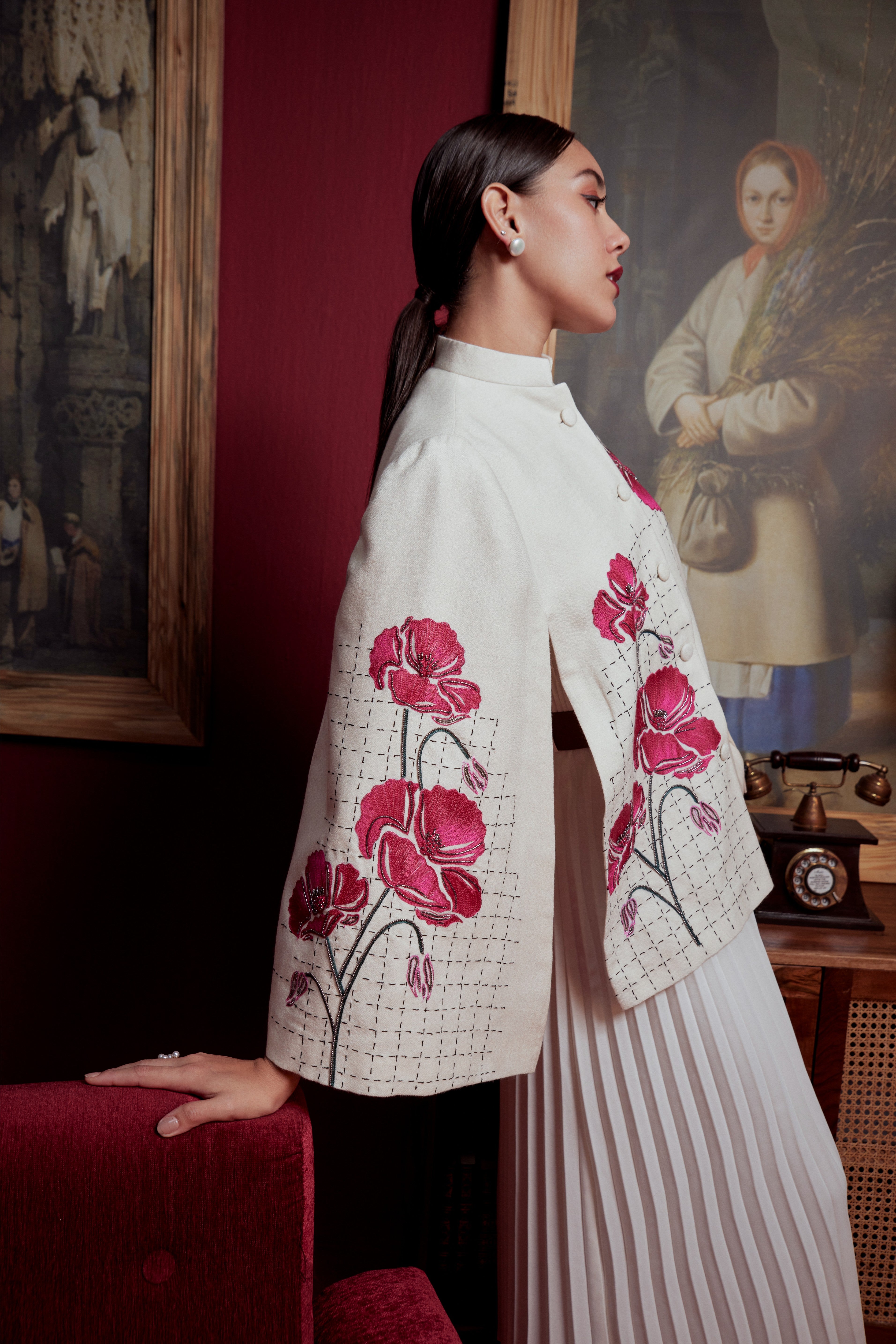FLOWER MOTIF CAPE