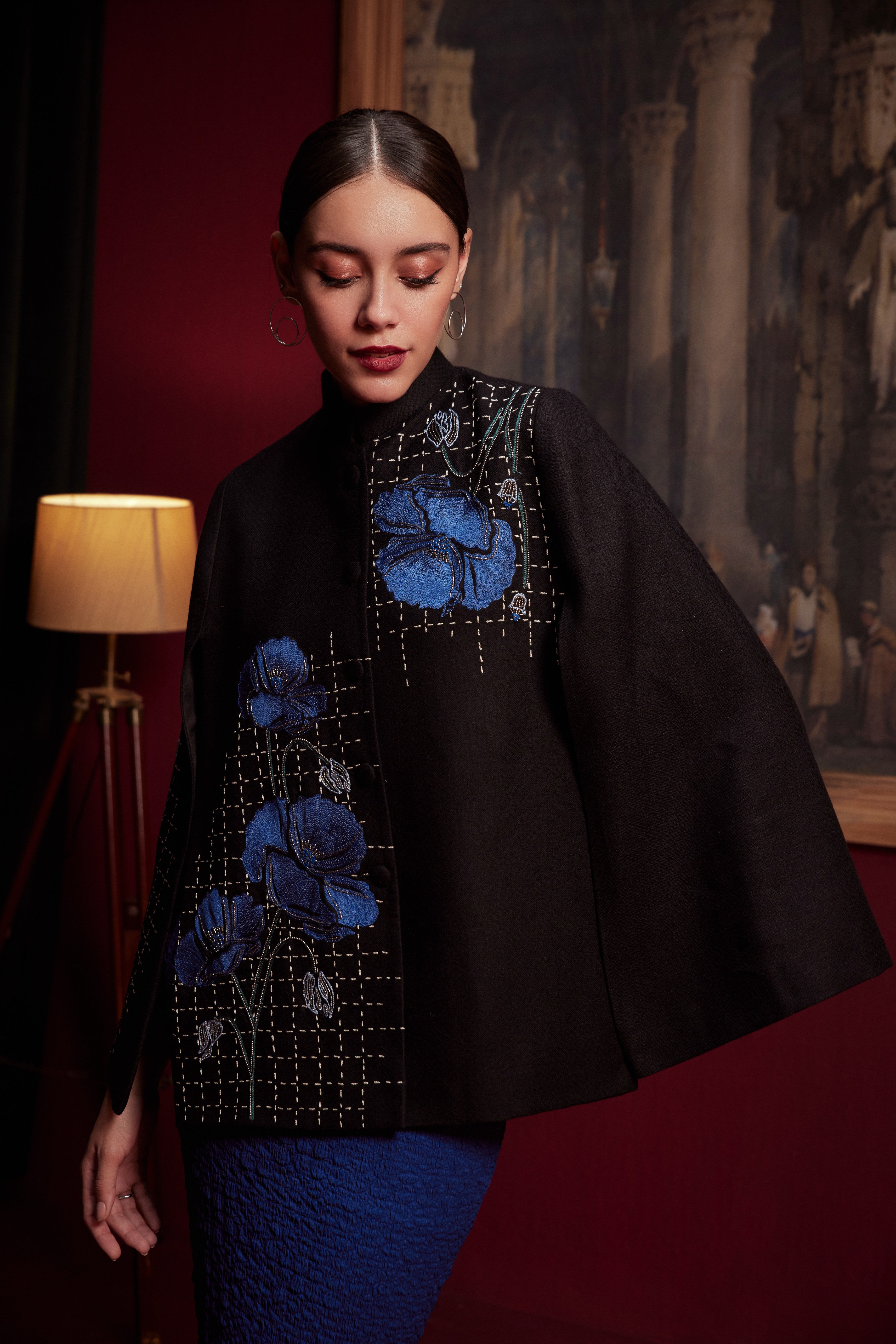 FLOWER MOTIF CAPE