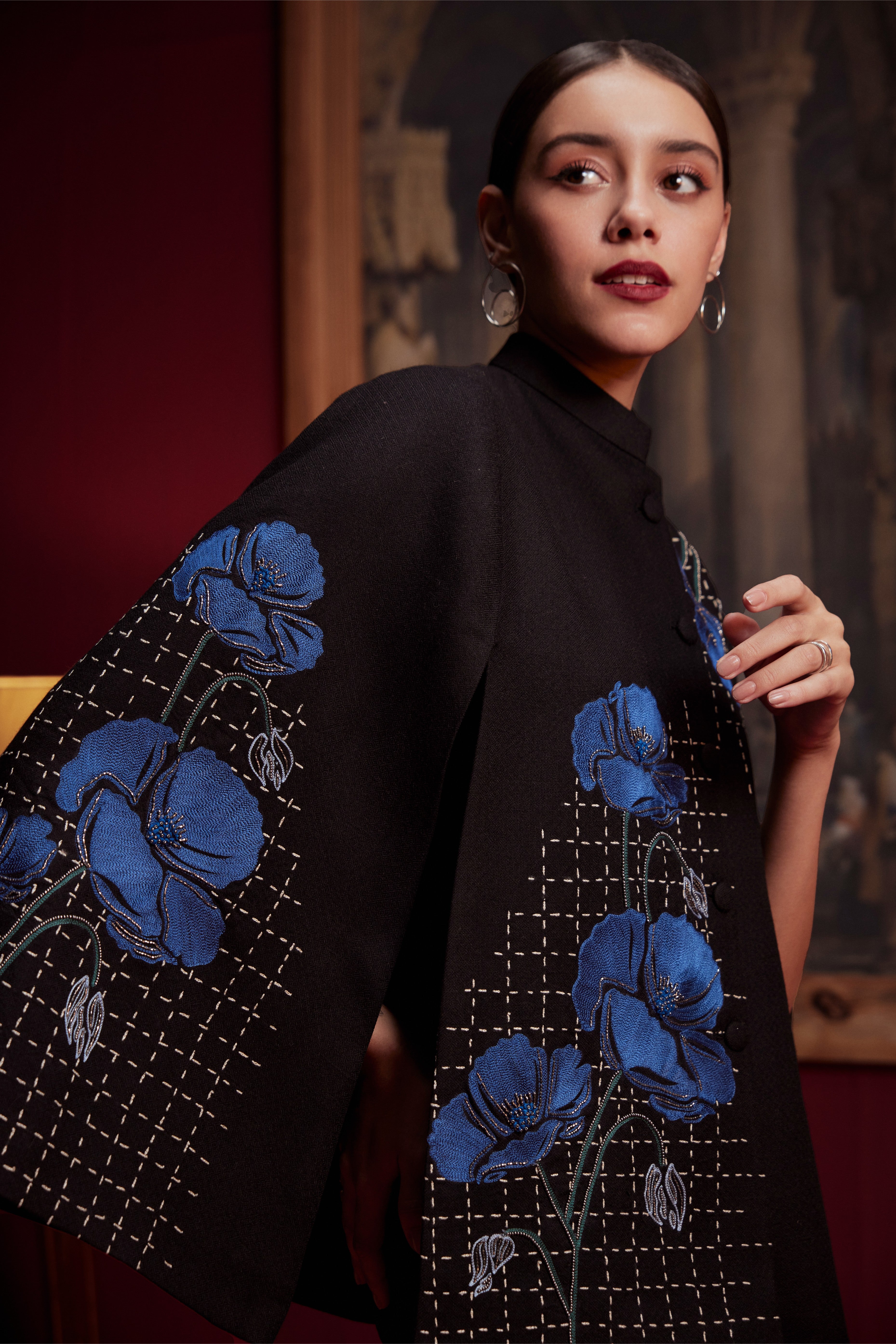 FLOWER MOTIF CAPE