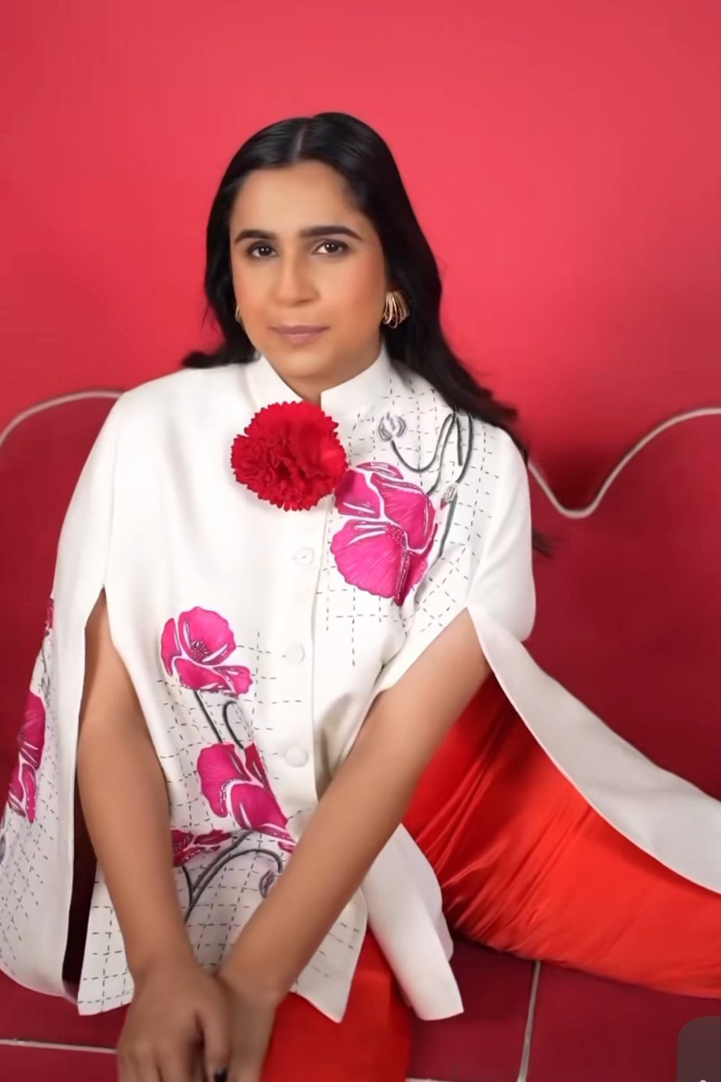 FLOWER MOTIF CAPE
