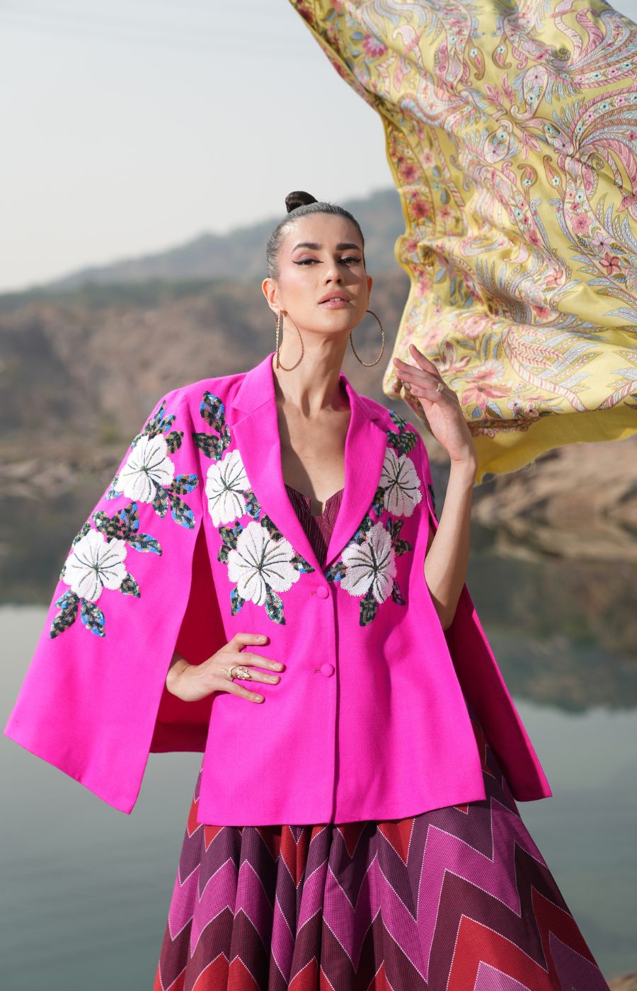 WHITE FLORAL CAPE