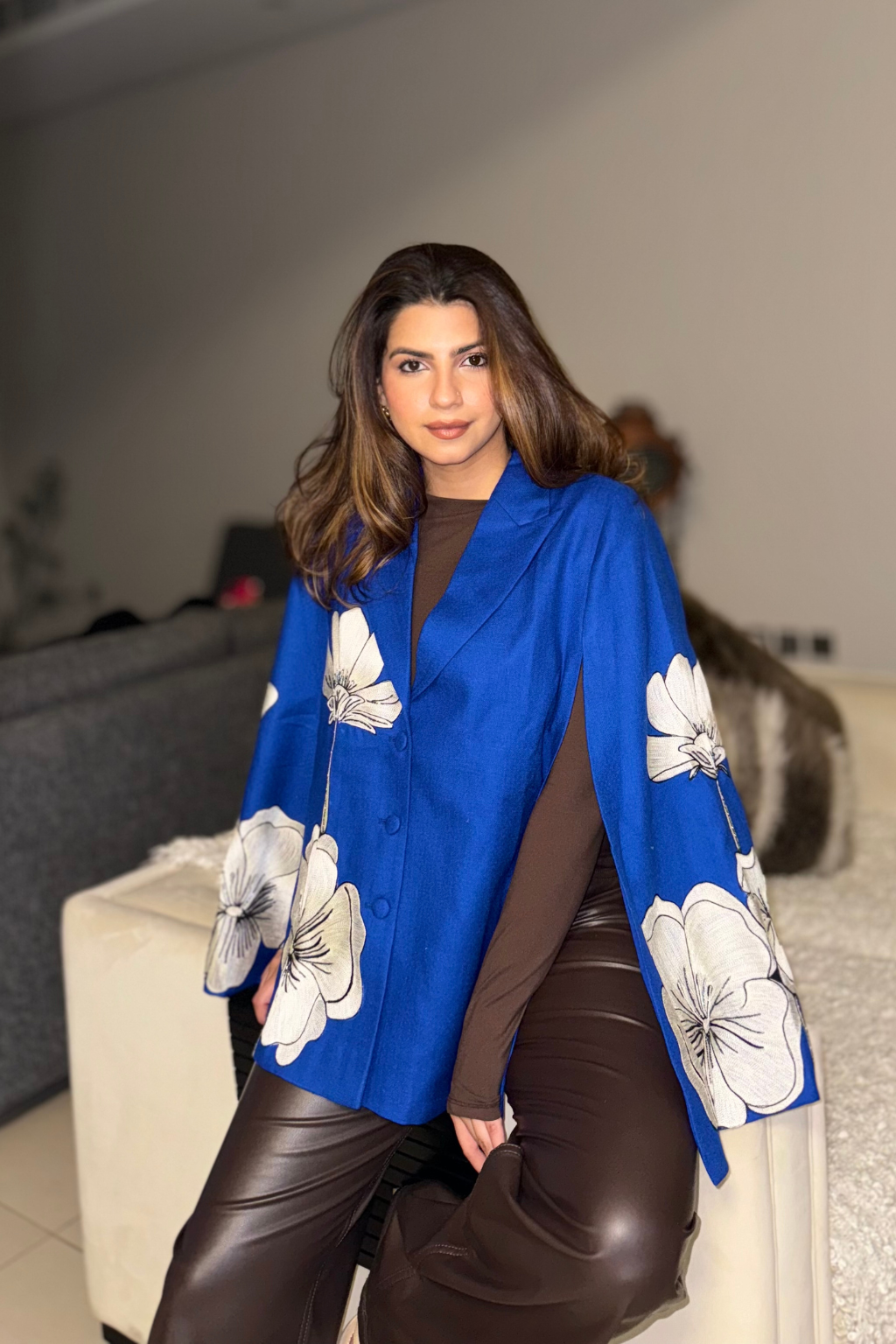 CONTRAST CAPE