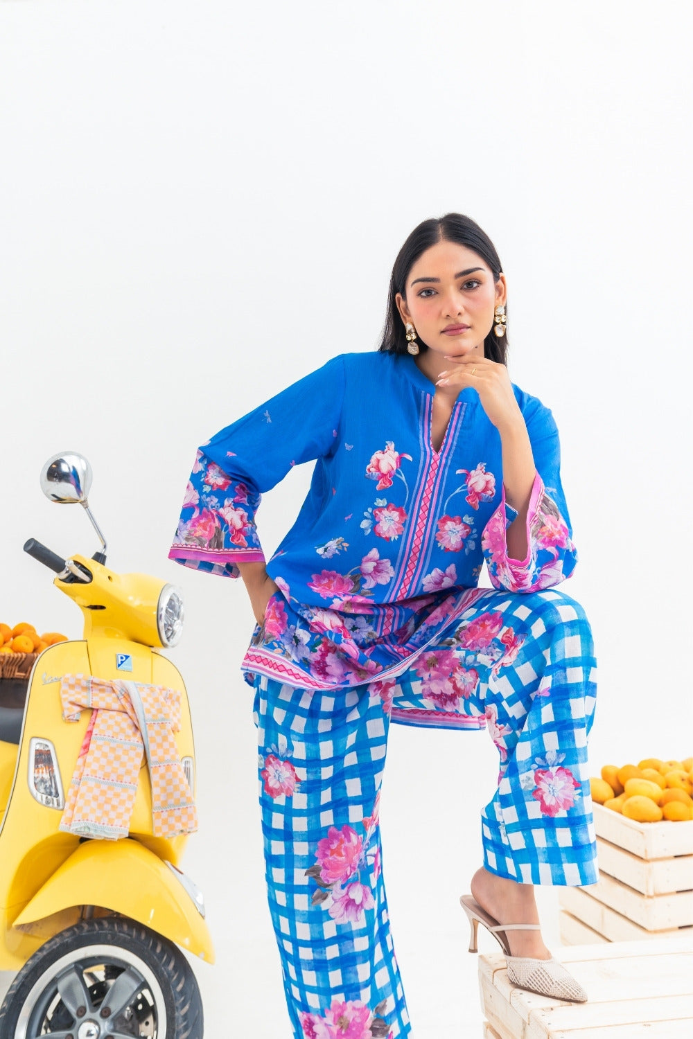 Floral Blue Checker Set