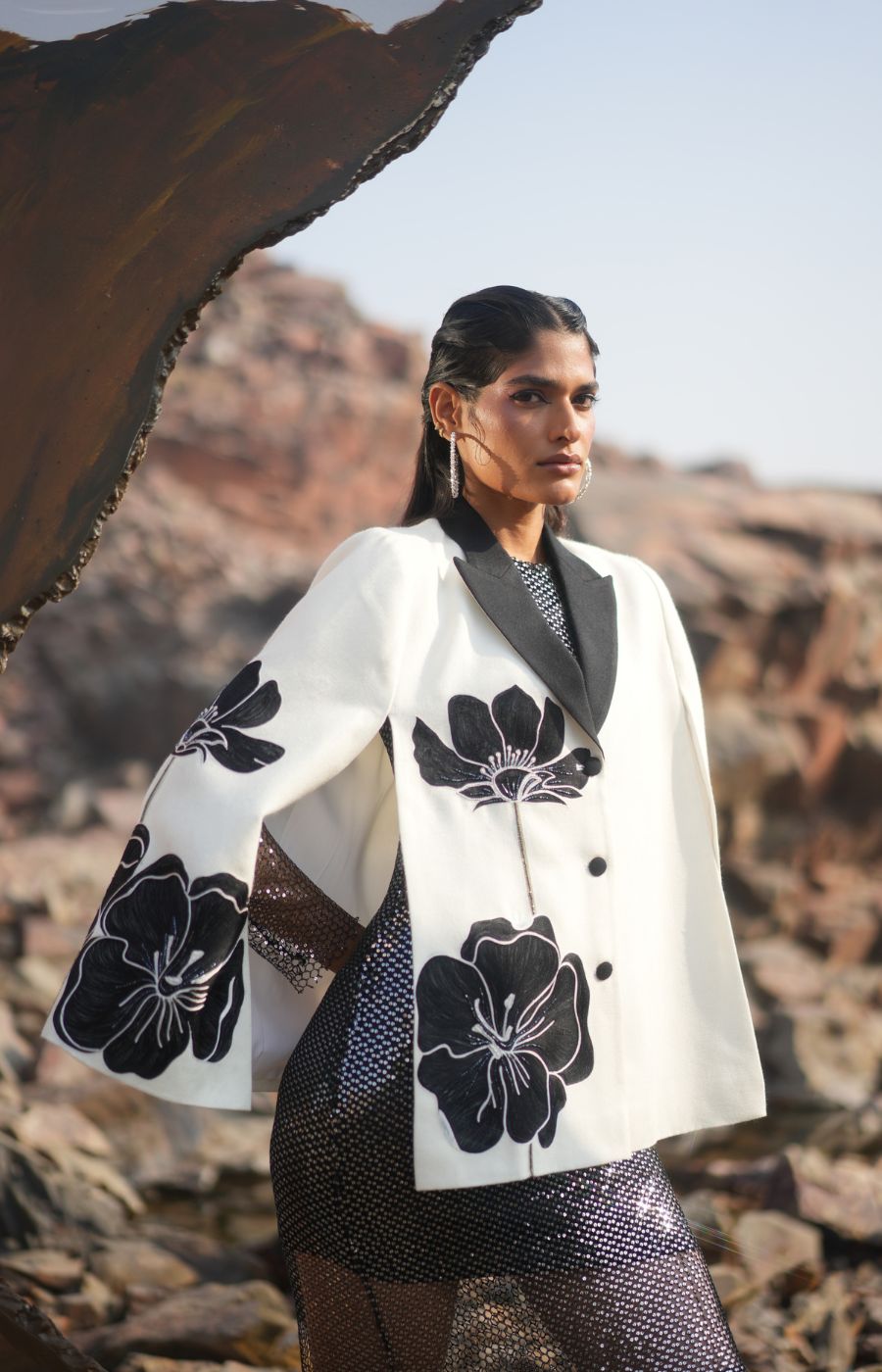 B&W FLORAL CAPE