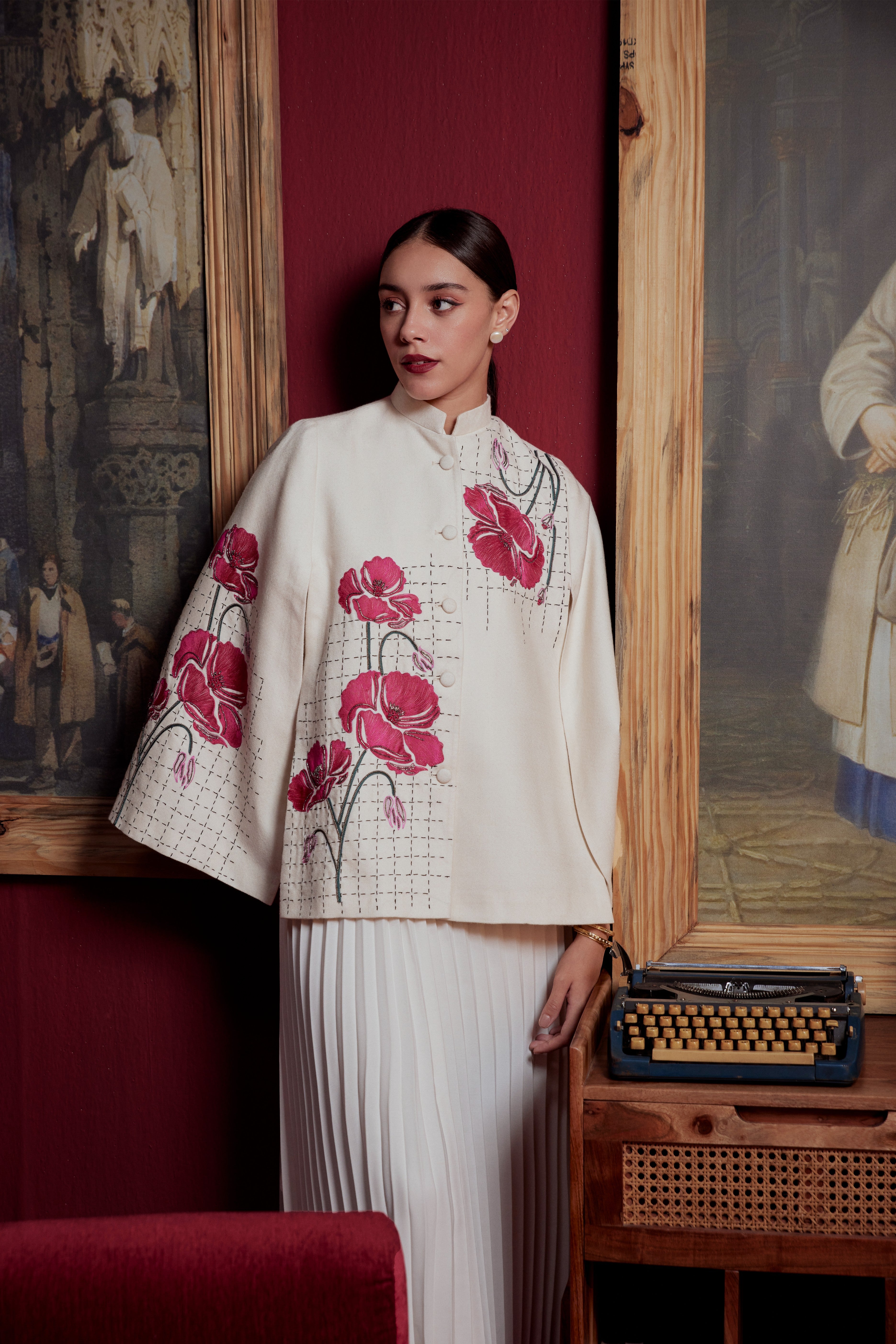FLOWER MOTIF CAPE