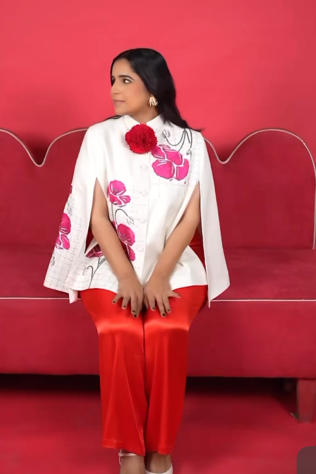 FLOWER MOTIF CAPE